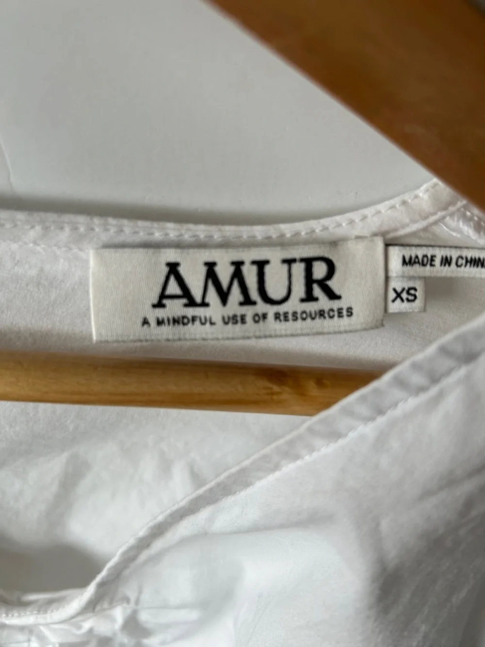 AMUR Womens Balloon Sleeve Crop Blouse, White size XS - Picture 4 of 8